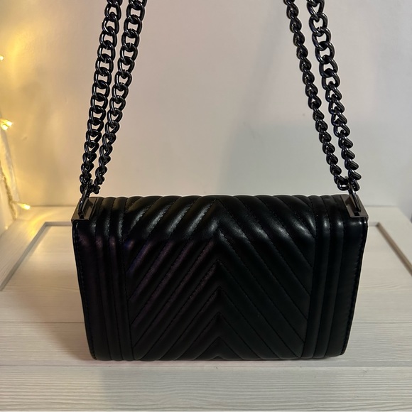 Boutique finds ✨ gorgeous black quilted purse - Picture 4 of 9
